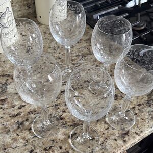Elegant Clear Wine Glass Set